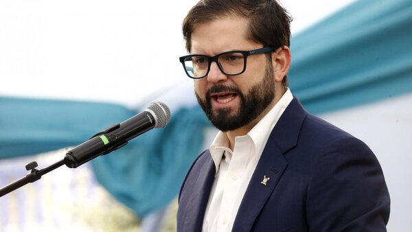 Boric criticó a la derecha por justificar la dictadura: "No hubo guerra, sino masacre unilateral" - .::Agencia IP::.