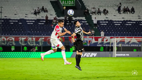Fortaleza aventaja a Libertad en duelo por octavos de final de la Sudamericana