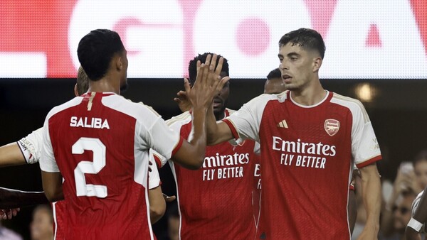 Arsenal alza su séptima Copa Emirates