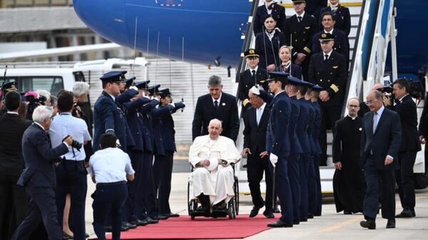 El papa Francisco llegó a Lisboa para encontrarse con una multitud de jóvenes - El Trueno
