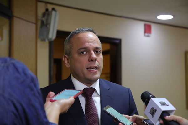 Contralor presenta al Senado Memoria y Rendición de Cuentas 2022