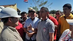 Fuerte Olimpo: usuarios se manifiestan en presencia del presidente de la ANDE - Noticias del Chaco - ABC Color