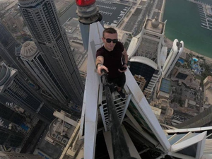 Fallece influencer tras caer del piso numero 68 mientras grababa un reto