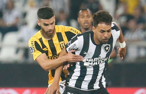 Versus / Guaraní cae sobre el final ante Botafogo