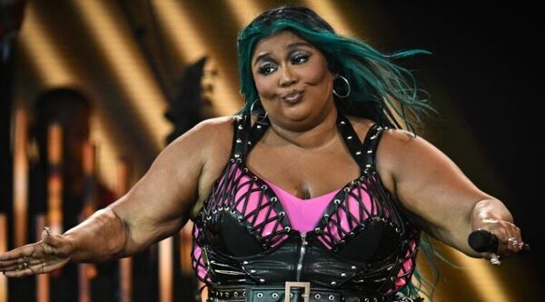Cantante Lizzo denunciada por acoso por tres bailarinas