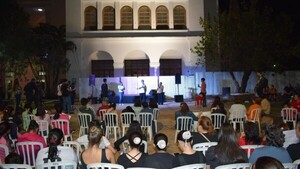 Pobladores de Villarrica exigen culminación de refacciones del Teatro Municipal