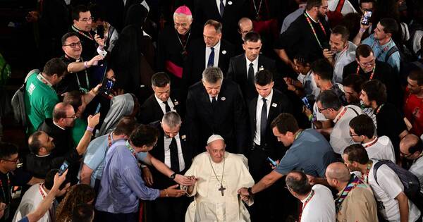 La Nación / El papa pide que Europa sea un puente de paz con Ucrania