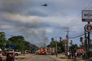 Grupo armado incendia doce vehículos en Acapulco, suroeste de México - MarketData