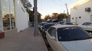 Cuidacoches están disconformes con el elevado precio del estacionamiento tarifado - Nacionales - ABC Color