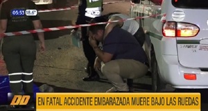 Embarazada muere tras caer de una moto y terminar bajo las ruedas de un bus