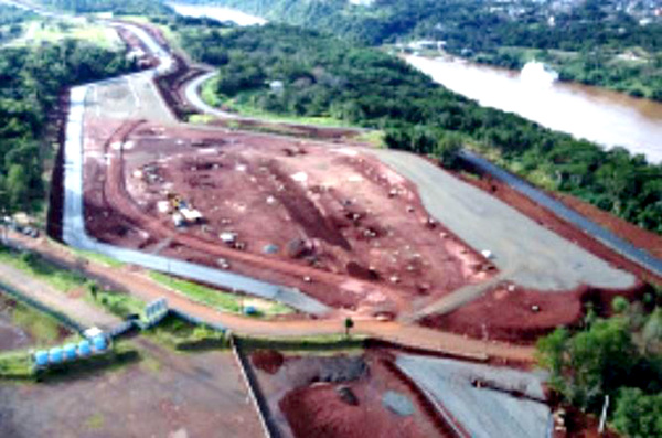 Puente de la Integración: Lento avance de obras complementarias en Foz de Yguazú - La Clave