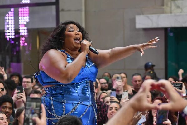 Tres exbailarinas demandan a Lizzo por acoso sexual y “ambiente laboral hostil” - Gente - ABC Color