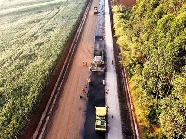 Asfaltado de un tramo del Corredor Metropolitano del Este registra 21% de ejecución | DIARIO PRIMERA PLANA