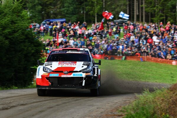 Versus / Rovanperä marca tendencias en el Shakedown de su rally de "casa"