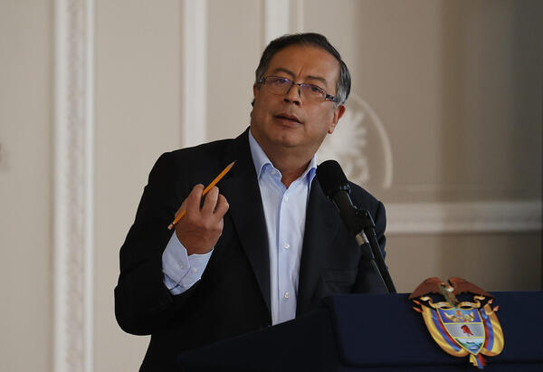 Petro y el ELN dan inicio a promisorio alto el fuego en Colombia en busca de la "paz total" - .::Agencia IP::.