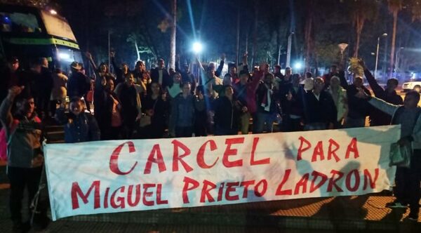SUMAN 30 DENUNCIAS CONTRA PRIETO MIENTRAS RUEGA APOYO DE LA CIUDADANÍA - La Voz del Norte