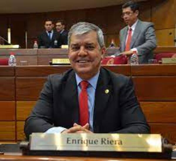 Dan permiso al senador Riera para asumir en el Ministerio del Interior
