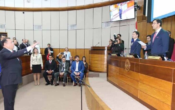 Enrique Riera pide permiso para ser minsitro del Interior y en su lugar jura Ramón Retamozo – Prensa 5