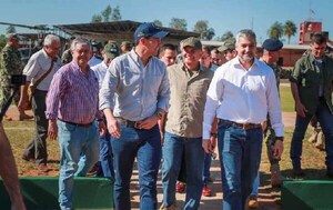 Mario Abdo y Santiago Peña se muestran juntos en actividad castrense en Concepción – Prensa 5