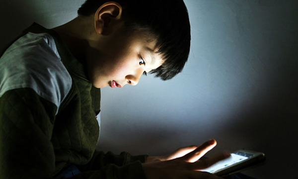 China prohibirá a los menores de 18 años conectarse a internet de noche - OviedoPress
