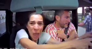 Diario HOY | VIDEO| Los momentos de pánico que vivió una pareja en intento de asalto en Ecuador