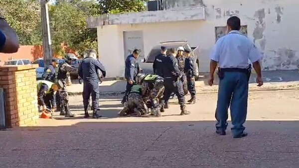 Entre 13 polis se pusieron para agarrar a cuchillera