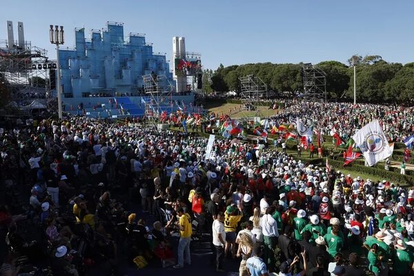 El papa pide desde Lisboa políticas para proteger el medio ambiente y ayudar a los jóvenes - Mundo - ABC Color