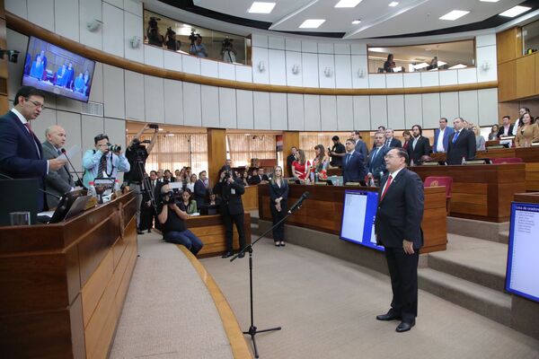 Ramón Retamozo juró como senador - trece