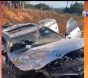 Choque y vuelco en Caacupé - Paraguay.com