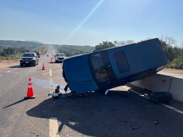 AUDIO: Aparatoso accidente en nueva ruta de Caacupé dejó daños materiales - Ancho Perfil - ABC Color