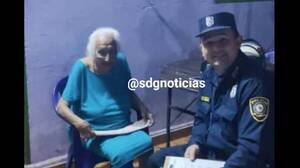 Abuelita cumplió 100 años y gracias a policía cobrará su "Tercera edad"