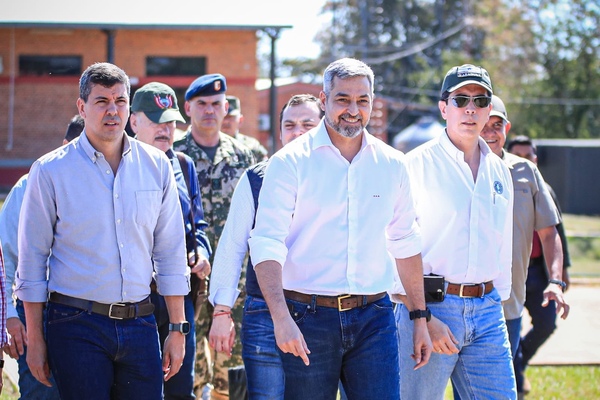 Mario Abdo y Santiago Peña visitan la base del CODI en Concepción