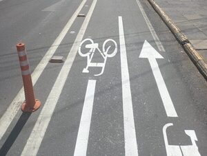 Vecinos del barrio Mariscal Estigarribia de Asunción piden mudar bicisenda · Radio Monumental 1080 AM