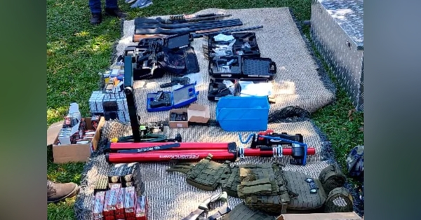 Descubren arsenal de armas y equipos táctica en casa de exmilitar suizo asesinado