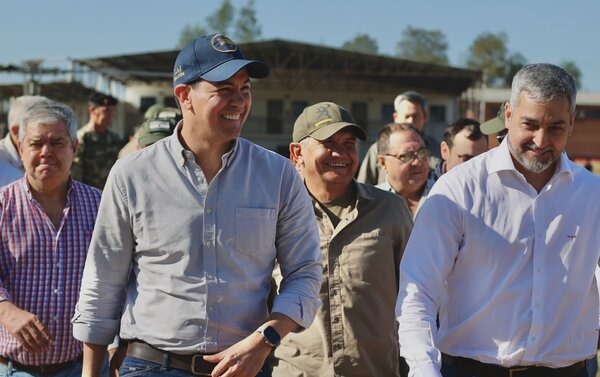 Santiago Peña y futuro Min. del Interior Enrique Riera visitan la sede del Comando de Operaciones de la FTC