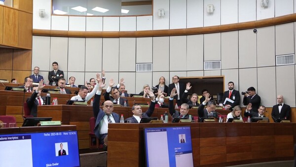 Senado aprueba fusión de 3 ministerios y crea uno de Economía