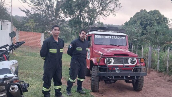 Bomberos sofocan incendio forestal en Caacupé