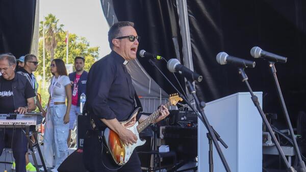 La Voz del Desierto, curas rockeros con 'heavy' para "conectar" con Dios