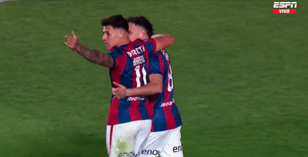 Versus / ¡Golazo del "Zorrito" ante Sao Paulo! Adam Bareiro armó la jugada y la definió