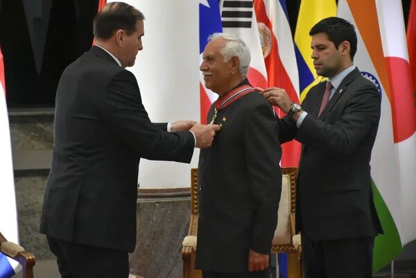 Distinguen a quien ayudó a que en Paraguay no falte pan cada día - Nacionales - ABC Color