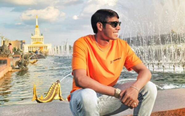 Ex ídolo del Ciclón, sonríe con el calorcito que hace ahora en Rusia