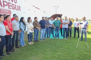 Designado ministro de Deportes se comprometió en instalar la lumínica, en el estadio municipal de Carapeguá - Nacionales - ABC Color