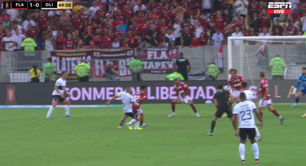 Versus / La gran polémica en el Maracaná: La mano de David Luiz que no se cobró penal