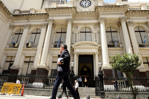 El Banco Central de Argentina niega que usara oro para pagar al FMI - MarketData