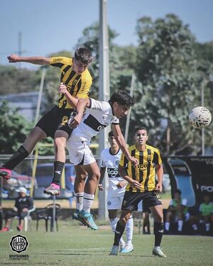 La cima de la Sub 16 sigue siendo franjeada - Fútbol - ABC Color