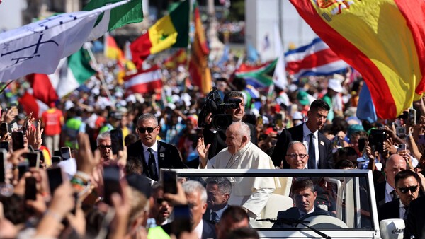 Medio millón de fieles aclaman al Papa en Lisboa