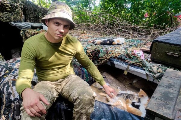 Gatos, rezos y camaradería: guerra de nervios en la frontera ucraniana con Rusia - Mundo - ABC Color