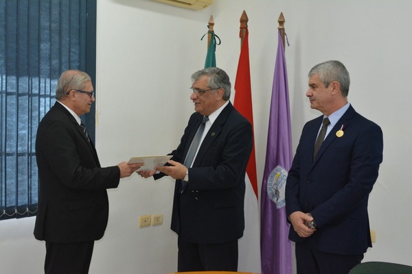 Dr. Radice asume como decano de la Facultad de Medicina UNE
