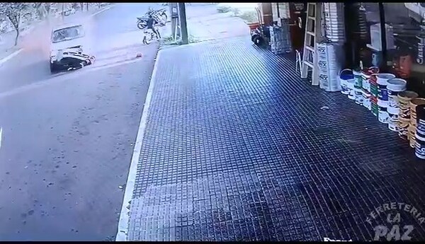 Motociclista fallece tras ser arrollado sobre la avda. Irrazábal de Encarnación