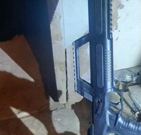 Doña pilló a ladrones en su casa: Mató a uno e hirió a otro